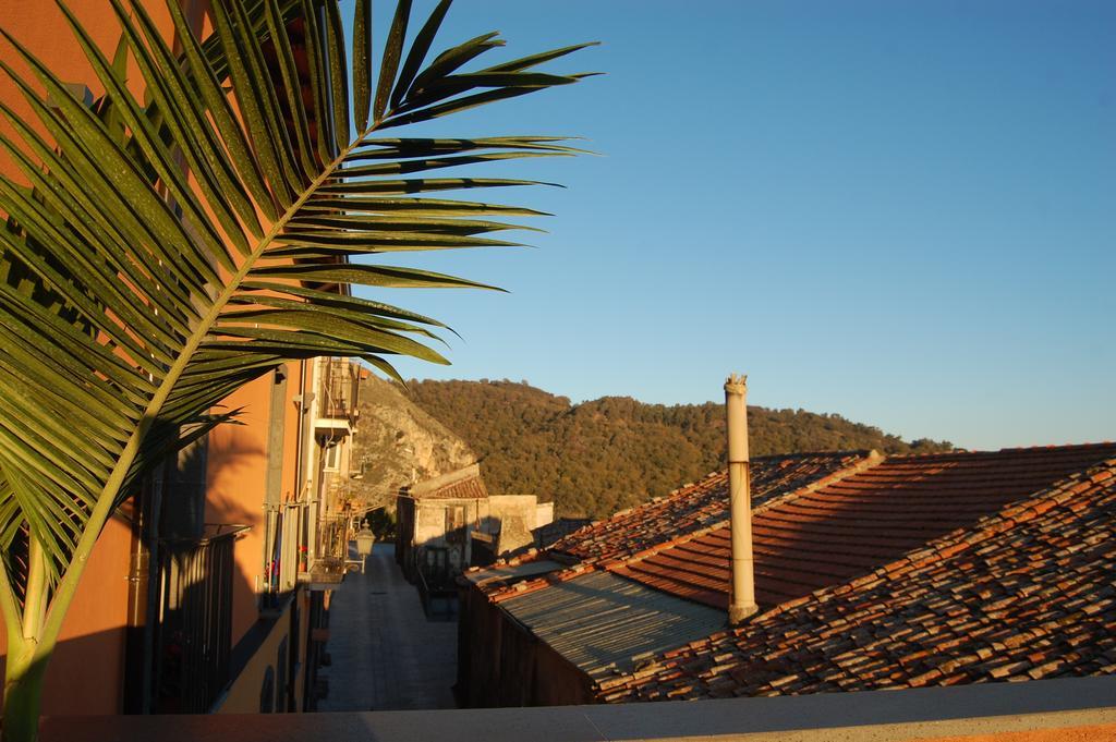 Hotel L'Arco Dei Sogni Malvagna Exterior foto