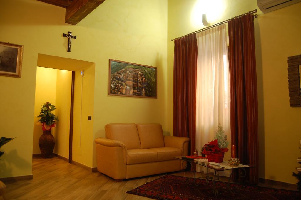 Hotel L'Arco Dei Sogni Malvagna Exterior foto